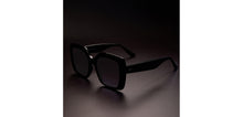 Load image into Gallery viewer, Black Wayfarer Full Rim Women Sunglasses by Vincent Chase Polarized-225711