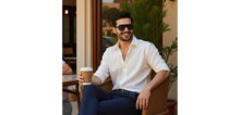 Load image into Gallery viewer, Black Wayfarer Full Rim Unisex Sunglasses by Vincent Chase Polarized-229001