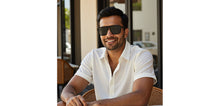 Load image into Gallery viewer, BLACK Wayfarer Full Rim Unisex Sunglasses by Vincent Chase Polarized-228738