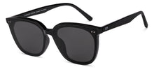 Load image into Gallery viewer, Black Wayfarer Full Rim Unisex Sunglasses by Vincent Chase-228661