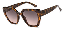 Load image into Gallery viewer, Tortoise Wayfarer Full Rim Unisex Sunglasses by Vincent Chase-208814